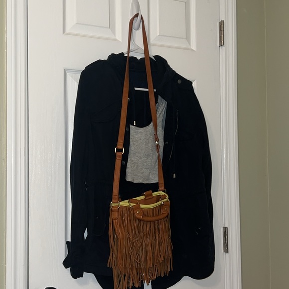 Steve Madden: Fringe tan crossbody - Picture 6 of 6